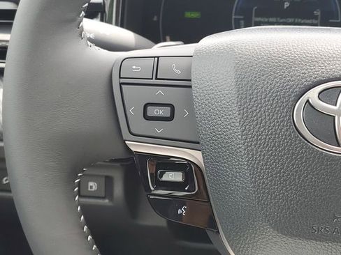 Used 2025 Toyota Camry SE image 15