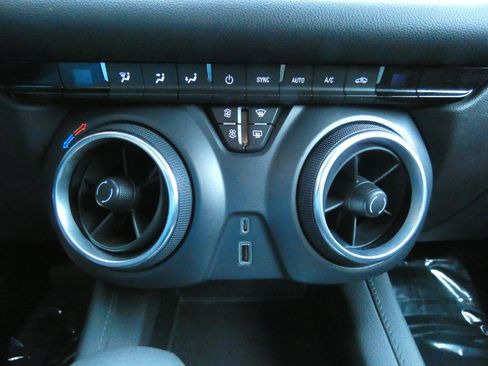 Used 2021 Chevrolet Blazer LT AWD/4WD image 23