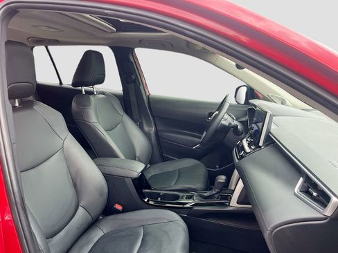 Used 2024 Toyota Corolla Cross XLE w/ Convenience Package AWD/4WD image 28