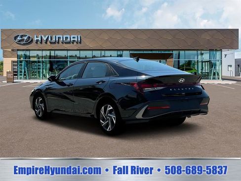 Used 2025 Hyundai Elantra Sport FWD image 5