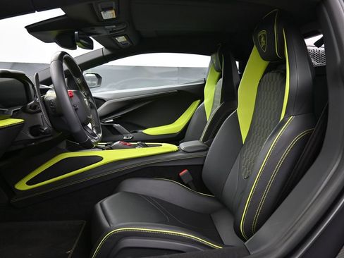 Used 2024 Lamborghini Revuelto AWD/4WD image 5