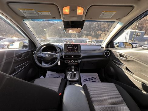 Used 2022 Hyundai Kona SE image 6