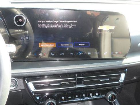 Used 2026 Chevrolet Traverse LT w/ Driver Confidence Package FWD image 14