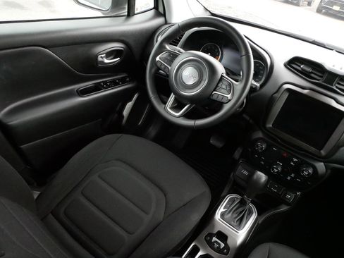 Used 2022 Jeep Renegade Latitude image 9