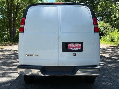 Used 2018 Chevrolet Express 2500 w/ Chrome Appearance Package RWD image 6