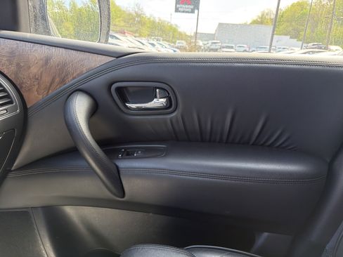 Used 2024 Nissan Armada SL w/ Captain's Chairs Package AWD/4WD image 28