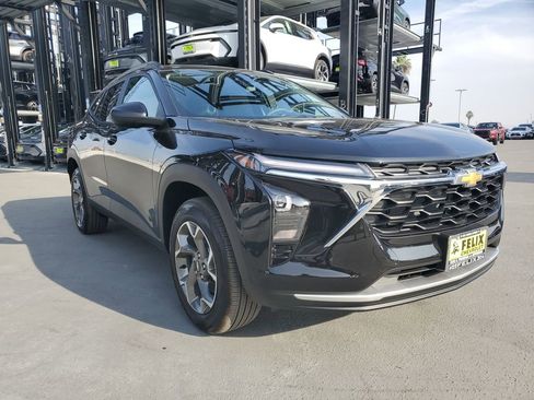 New 2026 Chevrolet Trax LT image 2