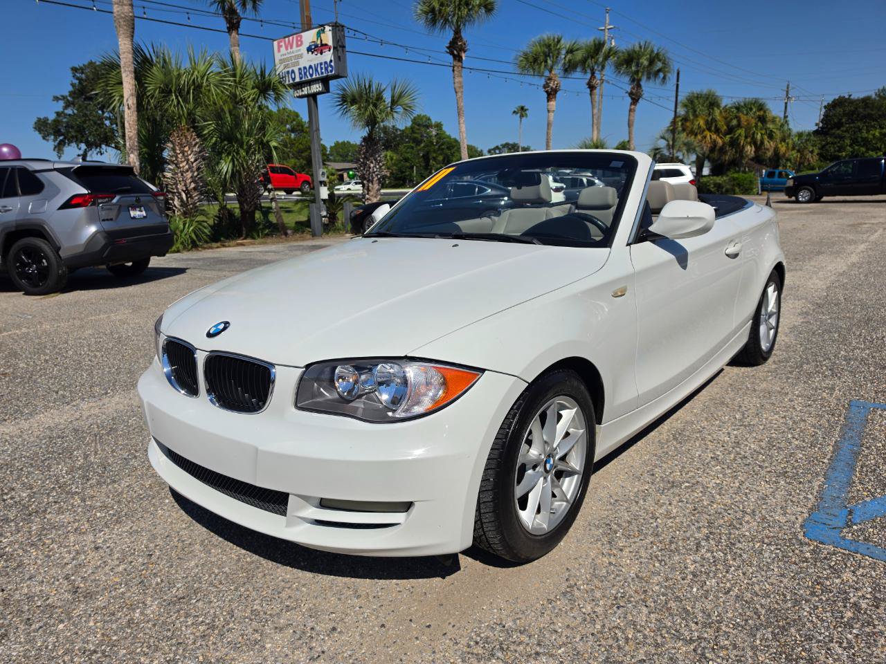 Used 2011 BMW 128i Convertible w/ Premium Pkg RWD image 10