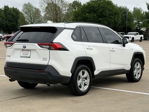 Used 2020 Toyota RAV4 XLE w/ Convenience Package image 4