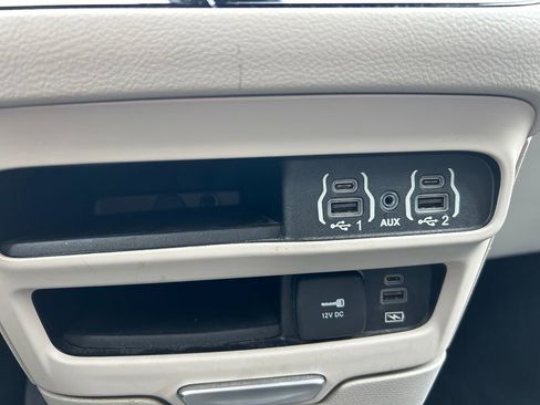 Used 2022 Chrysler Pacifica Touring-L FWD image 23