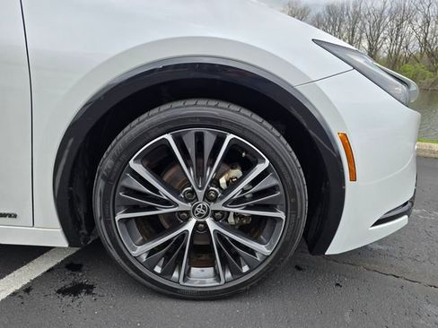 Used 2023 Toyota Prius XLE image 4