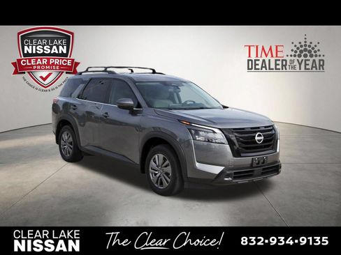 Certified 2025 Nissan Pathfinder SV w/ SV Premium Package FWD image 9