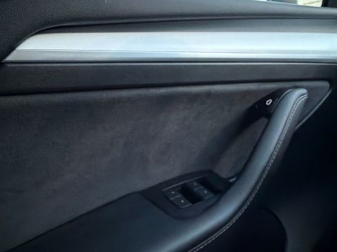 Used 2023 Tesla Model Y Long Range image 27