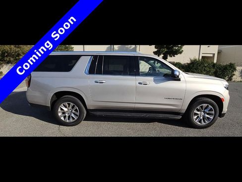 Used 2021 Chevrolet Suburban Premier w/ Premium Package RWD image 9