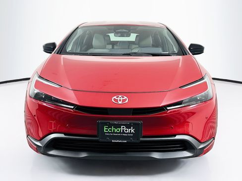 Used 2025 Toyota Prius LE FWD image 2