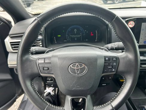 Used 2025 Toyota Camry SE FWD image 2