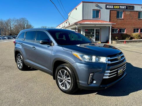 Used 2019 Toyota Highlander XLE image 3