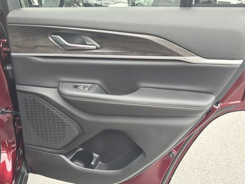 New 2026 Jeep Grand Cherokee Altitude RWD image 19