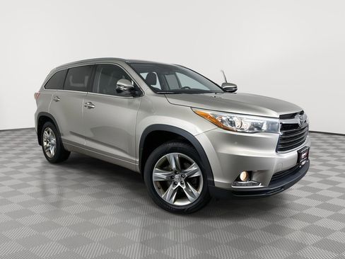 Used 2015 Toyota Highlander Limited w/ Driver Technology Package AWD/4WD image 1
