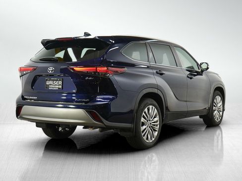 Used 2025 Toyota Highlander Platinum AWD/4WD image 5