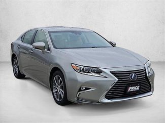 Used 2017 Lexus ES 300h w/ Luxury Package video 3