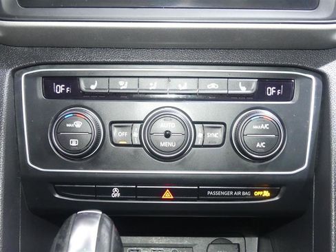 Used 2020 Volkswagen Atlas Cross Sport SE image 38