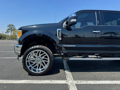 Used 2017 Ford F250 Lariat w/ Lariat Ultimate Package image 10