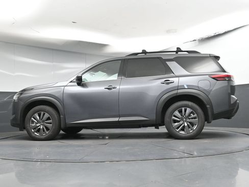 Certified 2025 Nissan Pathfinder SV FWD image 29