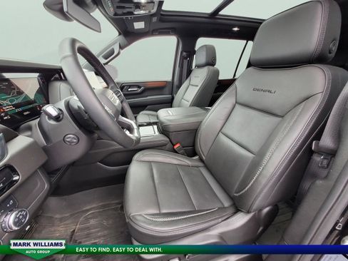 Used 2025 GMC Yukon XL Denali w/ Sun & Power Step Package image 28