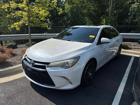 Used 2016 Toyota Camry SE FWD image 3