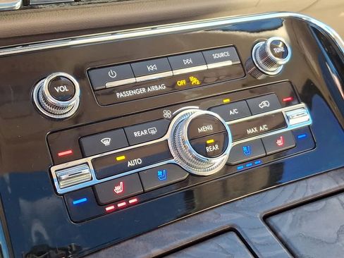 Used 2019 Lincoln Navigator Reserve image 25