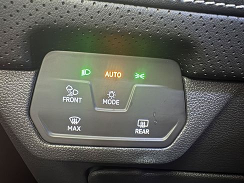 Used 2025 Volkswagen Atlas SE AWD/4WD image 28