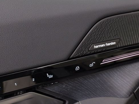 Used 2024 BMW 530i xDrive image 27