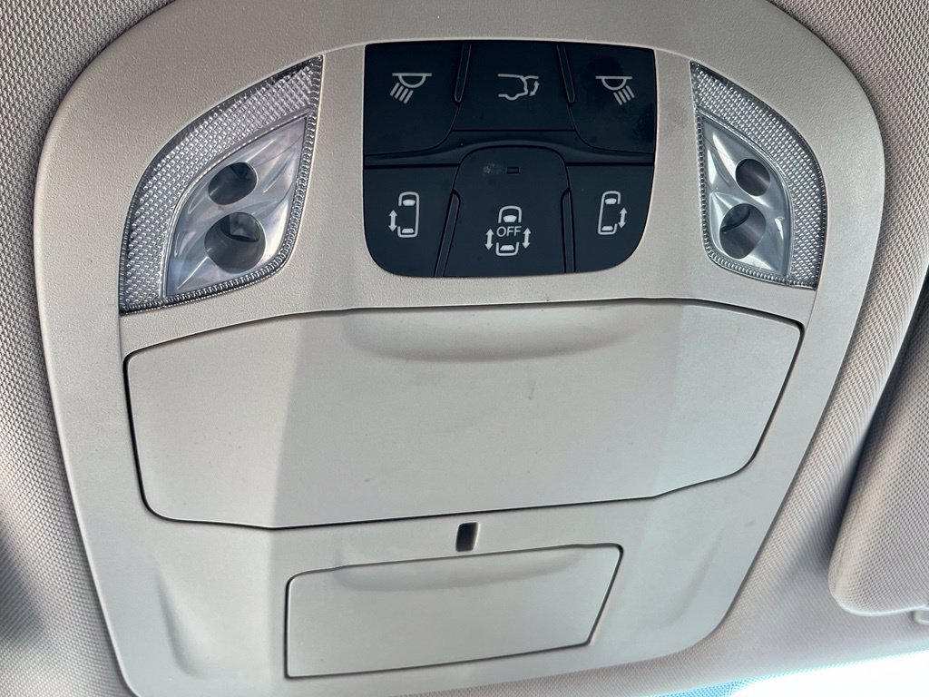 Used 2022 Chrysler Pacifica Touring-L w/ Uconnect Theater Family Group FWD image 23