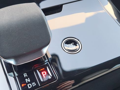 Certified 2025 Land Rover Range Rover Sport SE image 19