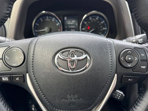 Used 2018 Toyota RAV4 Limited image 23