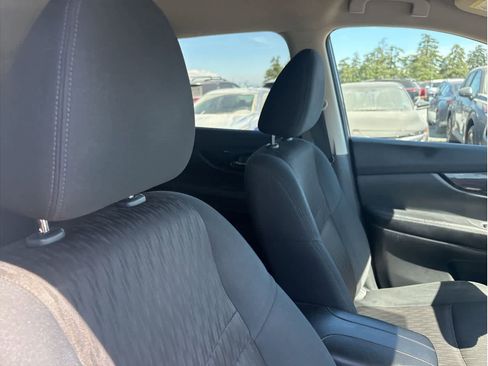 Used 2018 Nissan Rogue SV image 15