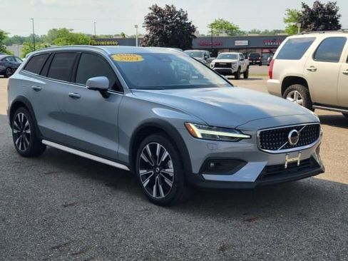 Used 2024 Volvo V60 B5 Cross Country Ultimate AWD/4WD image 4
