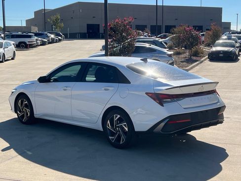 Certified 2025 Hyundai Elantra Sport FWD image 10