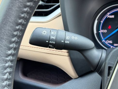 Used 2020 Toyota RAV4 Limited AWD/4WD image 21
