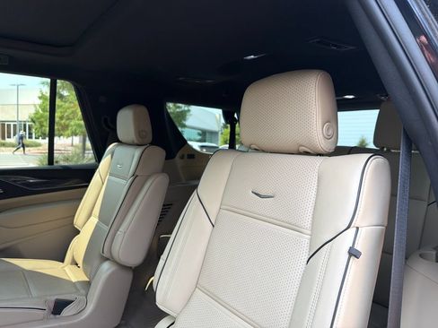 Used 2023 Cadillac Escalade Premium Luxury AWD/4WD image 37