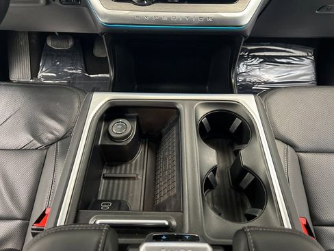 Used 2025 Ford Expedition Platinum image 52