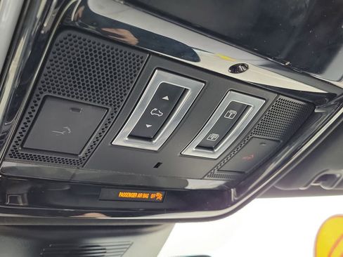 Used 2020 Land Rover Range Rover HSE image 30