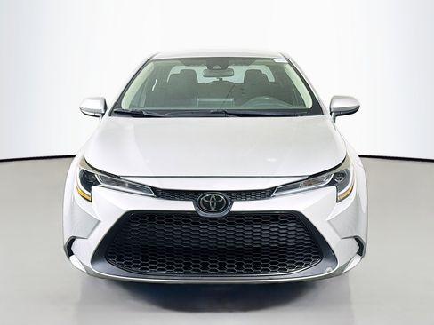 Used 2021 Toyota Corolla LE image 2