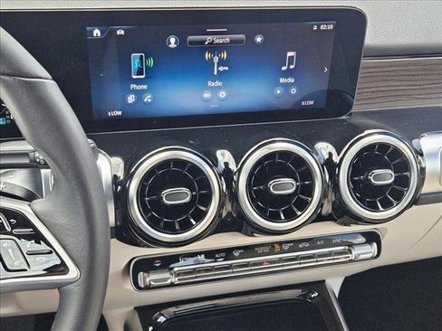 Used 2026 Mercedes-Benz GLB 250 image 14