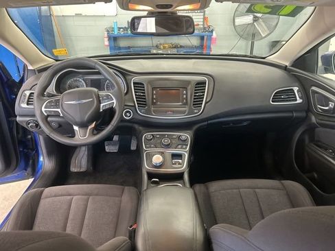 Used 2015 Chrysler 200 Limited FWD image 10