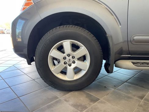 Used 2012 Nissan Pathfinder SV AWD/4WD image 16
