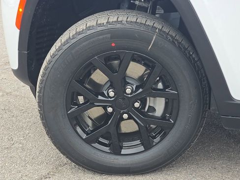 New 2026 Jeep Grand Cherokee L Laredo image 10