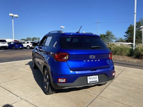 Used 2024 Hyundai Venue SEL image 8