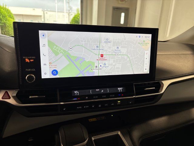 Used 2026 Toyota Sienna XLE FWD image 11